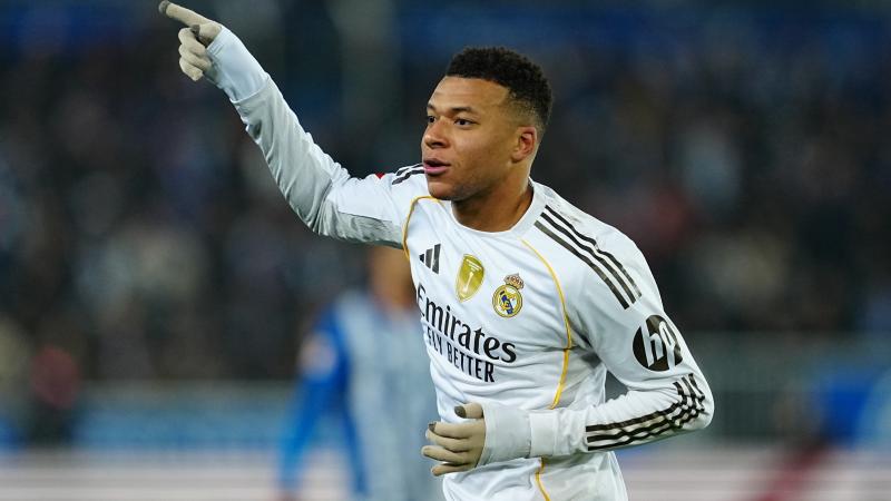 利兹联主场气势如虹，连斩蓝军创26年纪录（利兹联主场强势，连克蓝军刷新26年纪录）