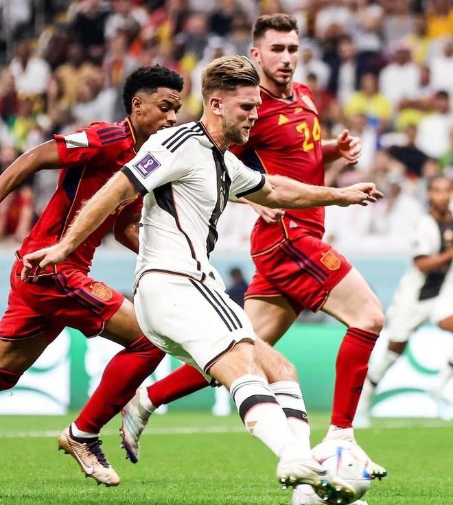 前埃及队队友：利物浦的问题不在于萨拉赫，而在于整个球队（前埃及队友：利物浦的问题源于整体，而非萨拉赫个人）