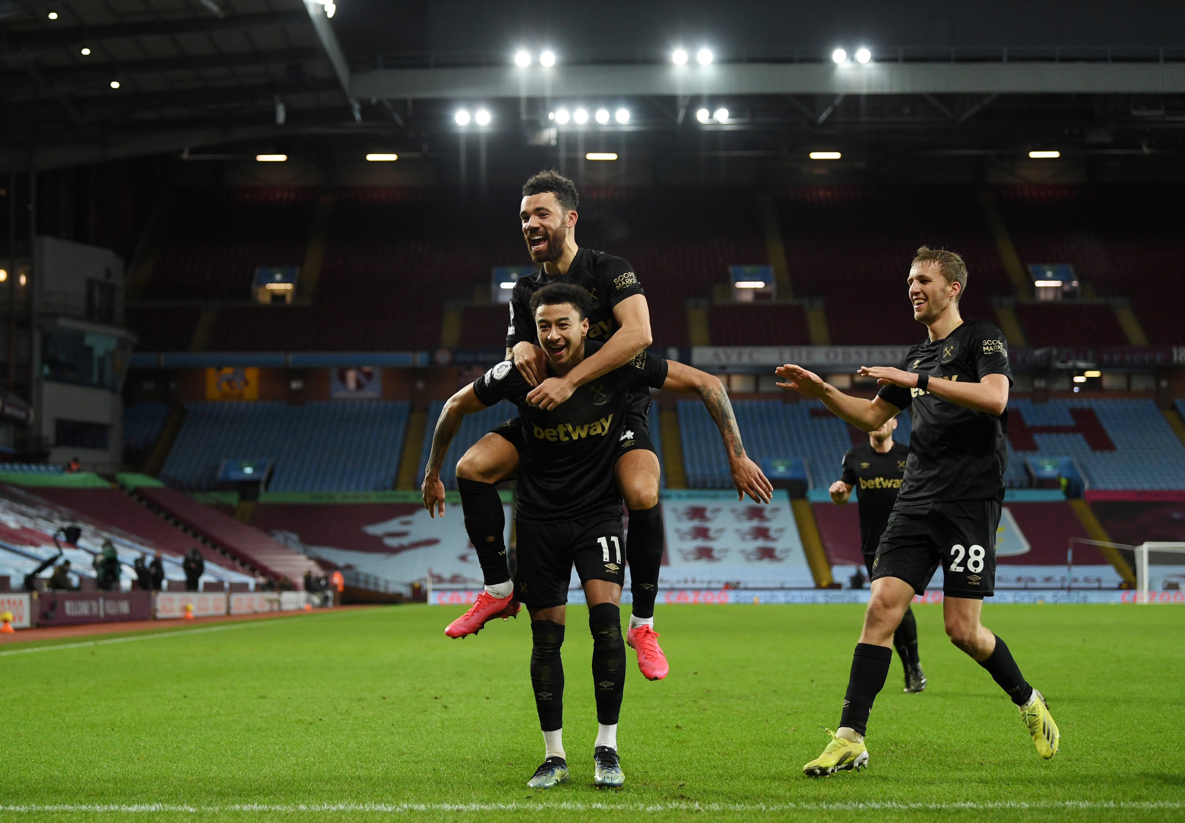 拜仁近11场欧冠均进球，阿森纳近12场主场小组赛／联赛全零封（拜仁欧冠近11战场场破门，阿森纳主场近12场小组赛／联赛零封对手）