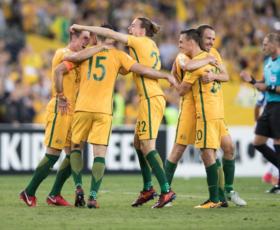 詹姆斯关键时刻稳住节奏（关键时刻，詹姆斯掌控节奏）