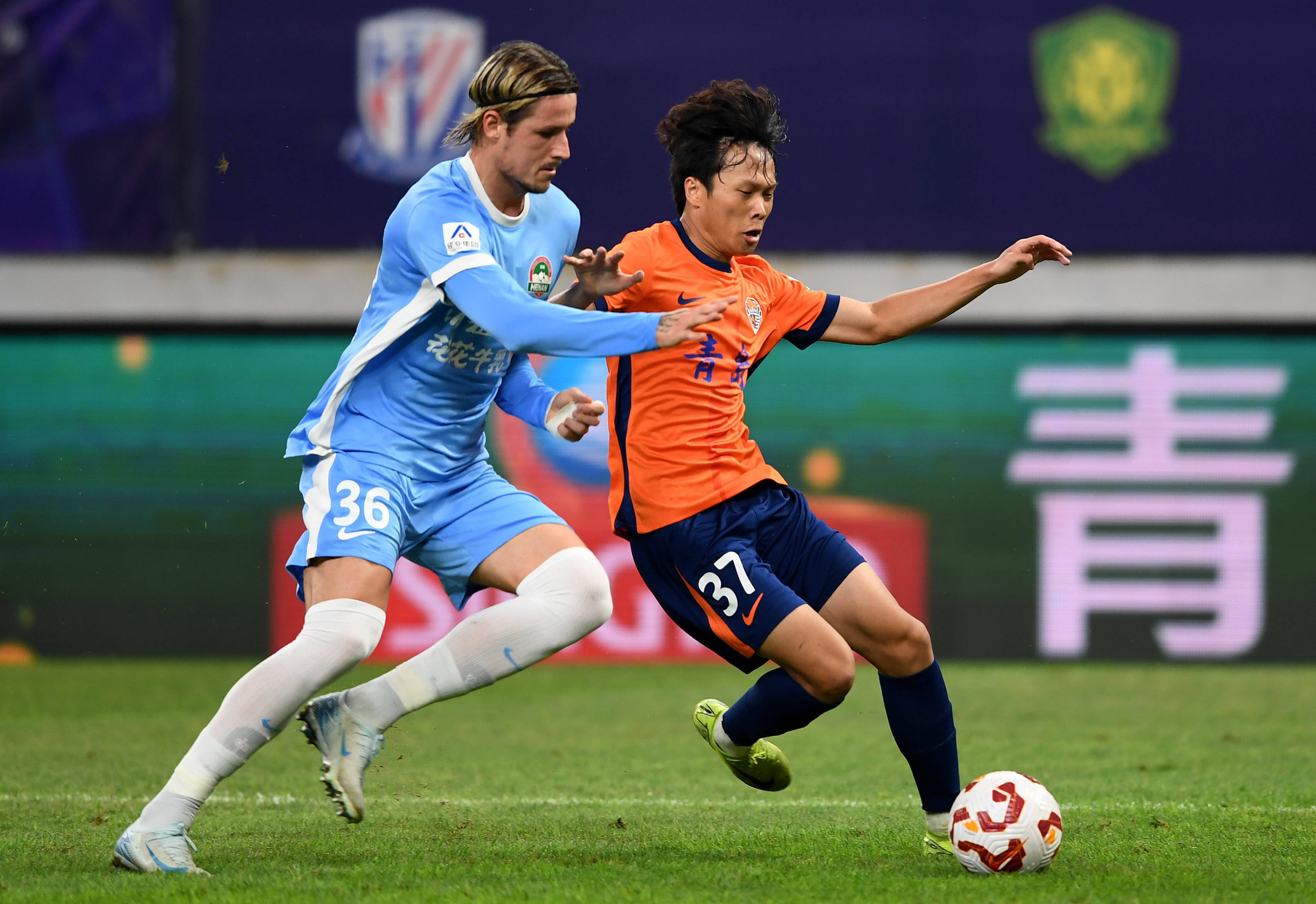 拉卡泽特回到酋长球场，观看并解说枪手对阵拜仁的比赛（拉卡泽特重返酋长，现场解说阿森纳大战拜仁）