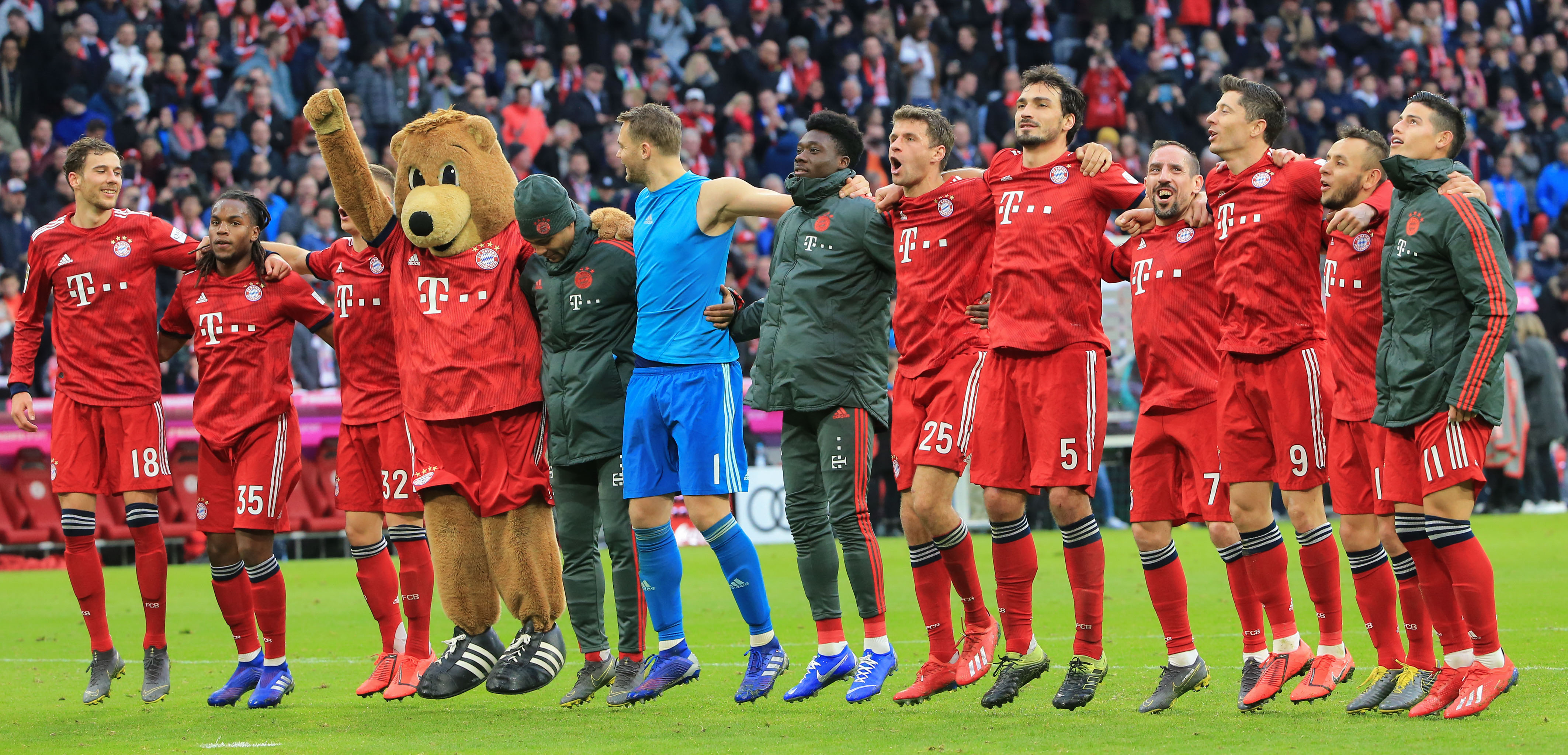 2025年成都混合团体世界杯，中国队卫冕夺冠，日本队以8-2战胜中国香港队，张本美和失一局。（2025成都混合团体世界杯：中国队成功卫冕，日本8-2击败中国香港，张本美和丢一局）