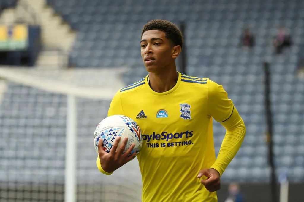 WTT总决赛：王曼昱4-2战胜张本美和，晋级八强