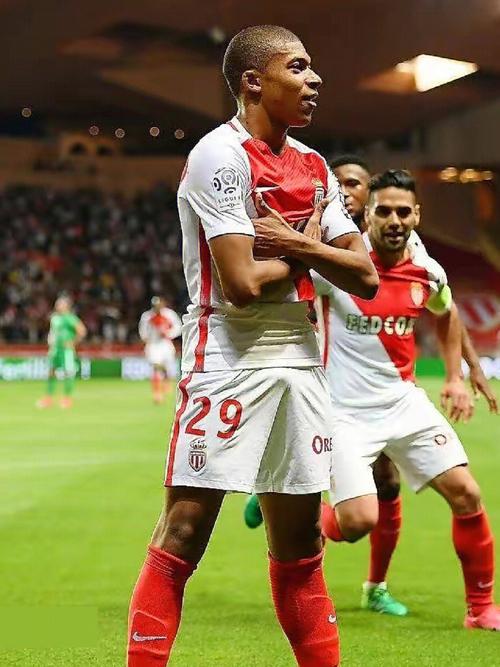 中国U17vs孟加拉国首发：邝兆镭领衔，万项、帅惟浩出战（中国U17战孟加拉国首发出炉：邝兆镭领衔，万项、帅惟浩先发）