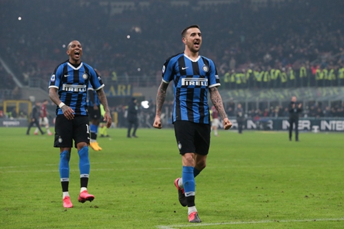 WTT总决赛：林诗栋4-0完胜梁靖崑，挺进男单八强（WTT总决赛：林诗栋4-0横扫梁靖崑，晋级男单八强）