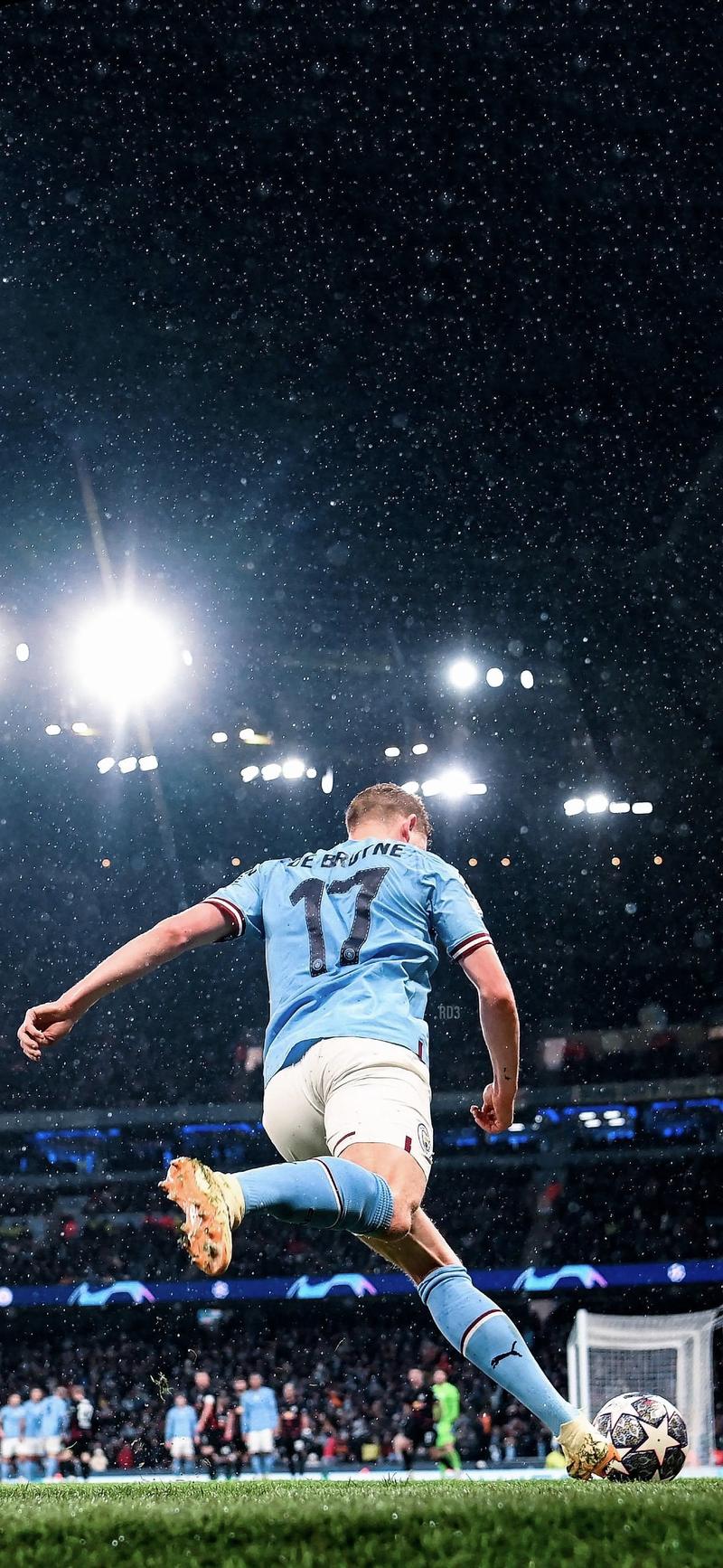 AC米兰主场3-2逆转都灵，40岁魔笛全场发挥，助力球队重返榜首，展现强大实力与斗志。（AC米兰3-2主场翻盘都灵，40岁魔笛统治全场，红黑军团重返榜首）