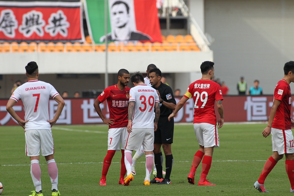 热火伤病报告：希罗&约维奇缺席，鲍威尔出战成疑（热火队伤病更新：希罗、约维奇无缘登场，鲍威尔出战存疑）