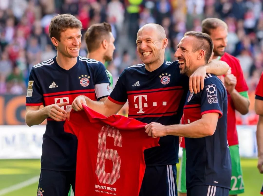 篮球湖人全队配合默契提升（湖人全队配合日益默契）