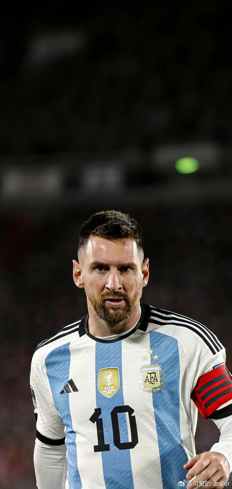 记者：恩德里克1月租借去里昂，正筹备搬家但皇马告知先等等（记者：恩德里克预计1月租借赴里昂，已准备搬家但被皇马要求等待）